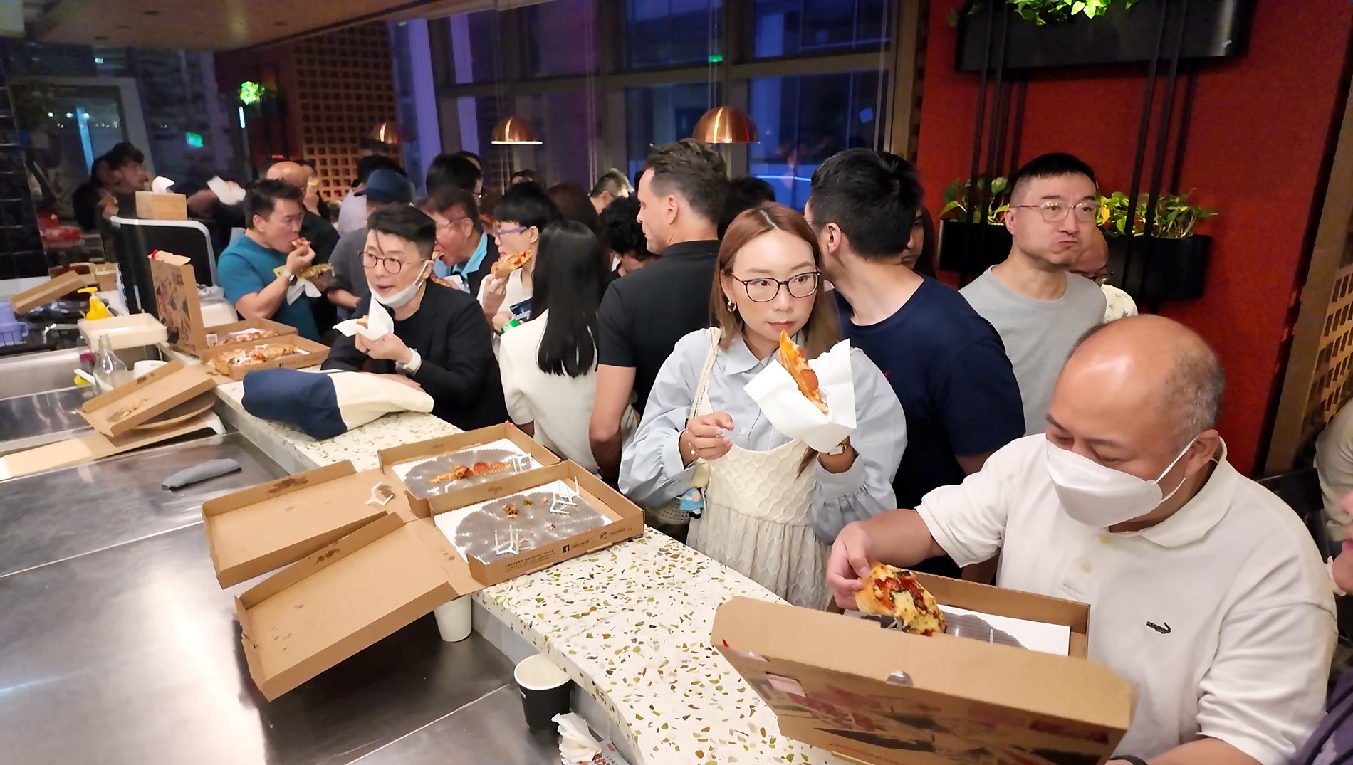 Attendees eating pizza during the Lunatechs AI video event break